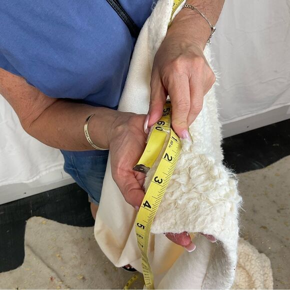 Urban Outfitters OU Home White Throw Soft Sherpa Fleece Blanket 65" x 70" - Picture 10 of 10